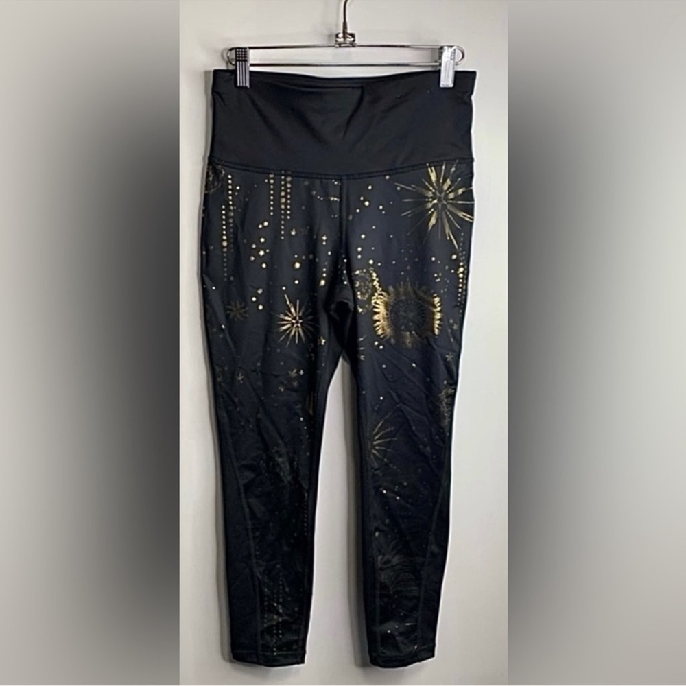 Xersion Star Black/Gold Cropped Capri Leggings